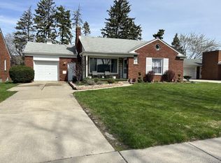 8109 Menge Ave, Center Line, MI 48015