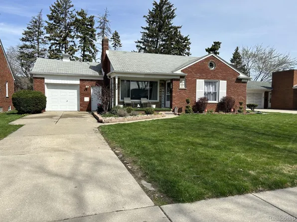 8109 Menge Ave, Center Line, MI 48015