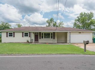 1076 Old Gravois Rd, Fenton, MO 63026