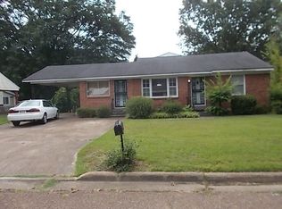 329 Powell St, Grenada, MS 38901