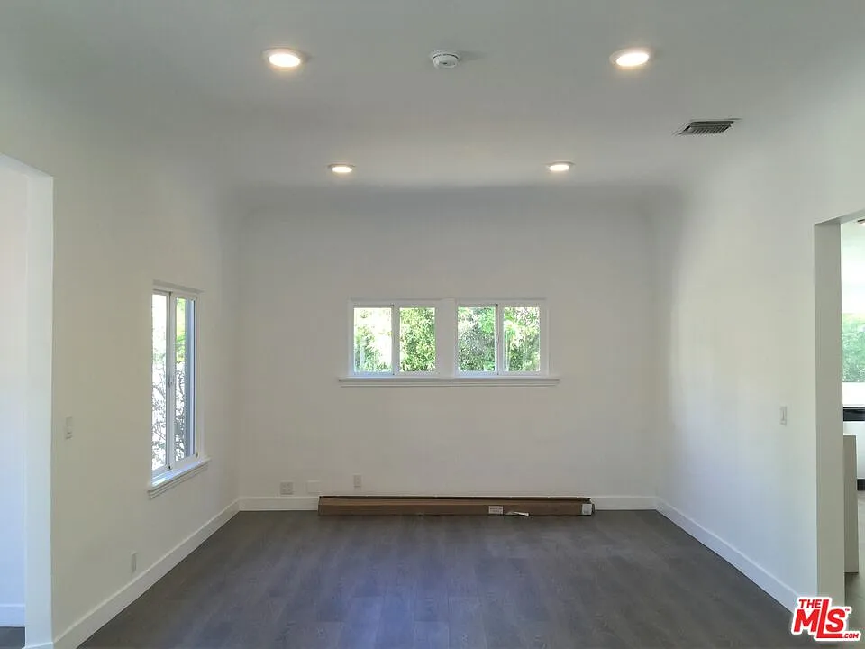 2 bed, 2.0 bath, 1465 sqft, $7,200 — Photo 4
