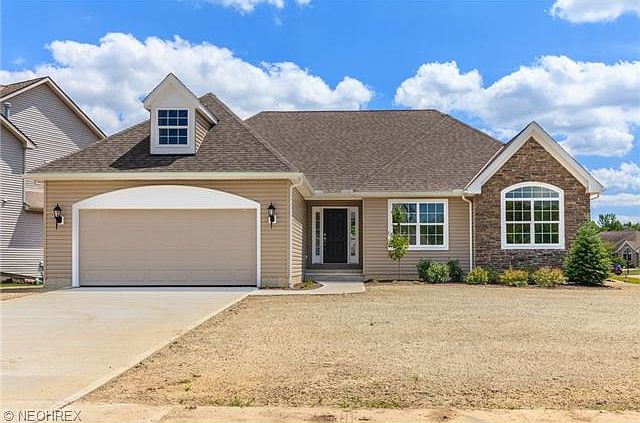 1st image of 117 Fox Pointe Dr
