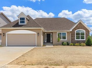 117 Fox Pointe Dr, Chardon, OH 44024