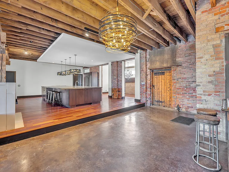 2419 W 14th St #2 — Photo 12