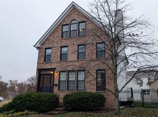 970 Morehouse Ln, Saint Louis, MO 63130