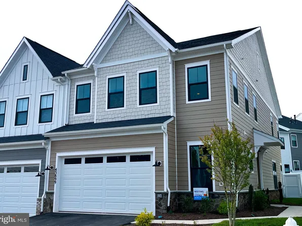 9376 Crestview Ridge Dr, Bristow, VA 20136