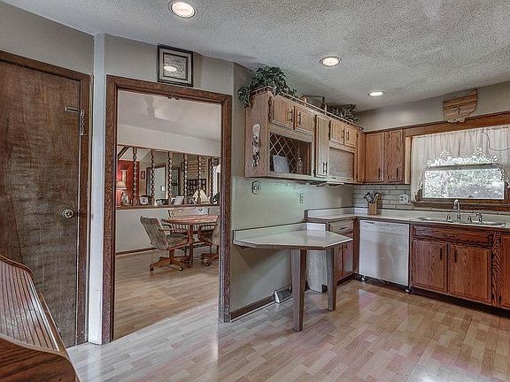 4th image of 505 N Sands Ave