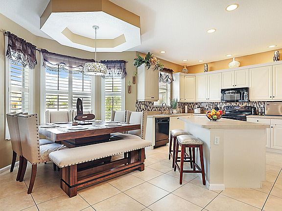 3rd image of 11197 SW Kingslake Cir