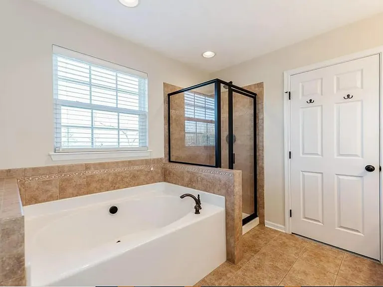 4015 Fenworth Ct — Photo 21