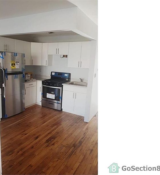 2nd image of 189 Beach 25th St #2