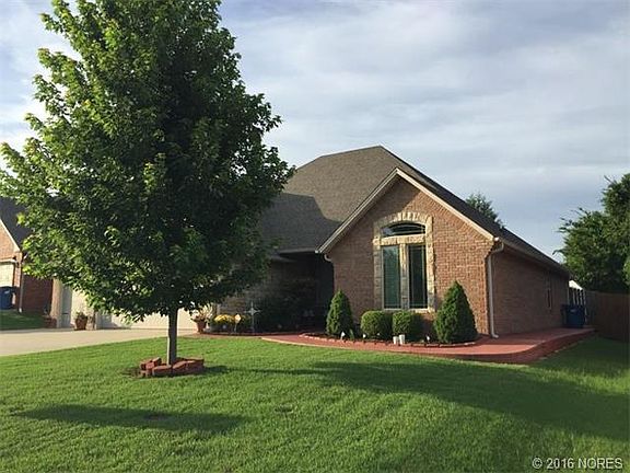 2nd image of 1202 Stonegate Ln