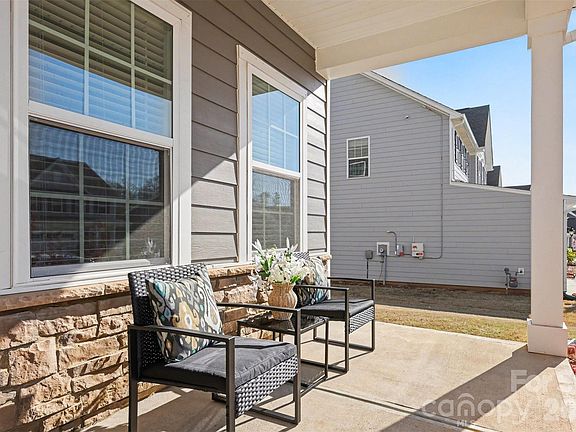 4th image of 3023 Ballester Rd