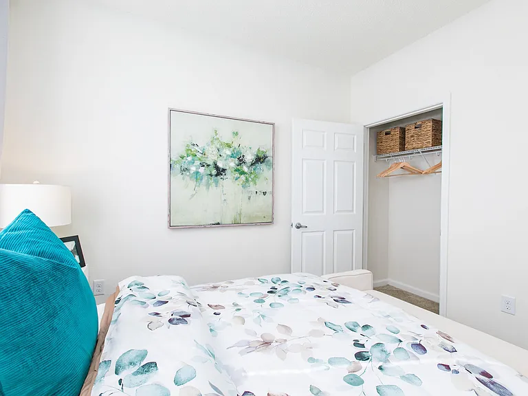 Mission Place Apartments — Photo 11