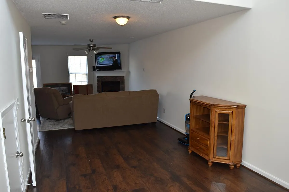3 bed, 2.5 bath, 1567 sqft, $2,900 — Photo 3