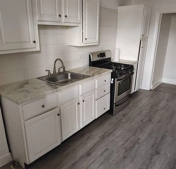 2535 W 63rd St — Photo 2