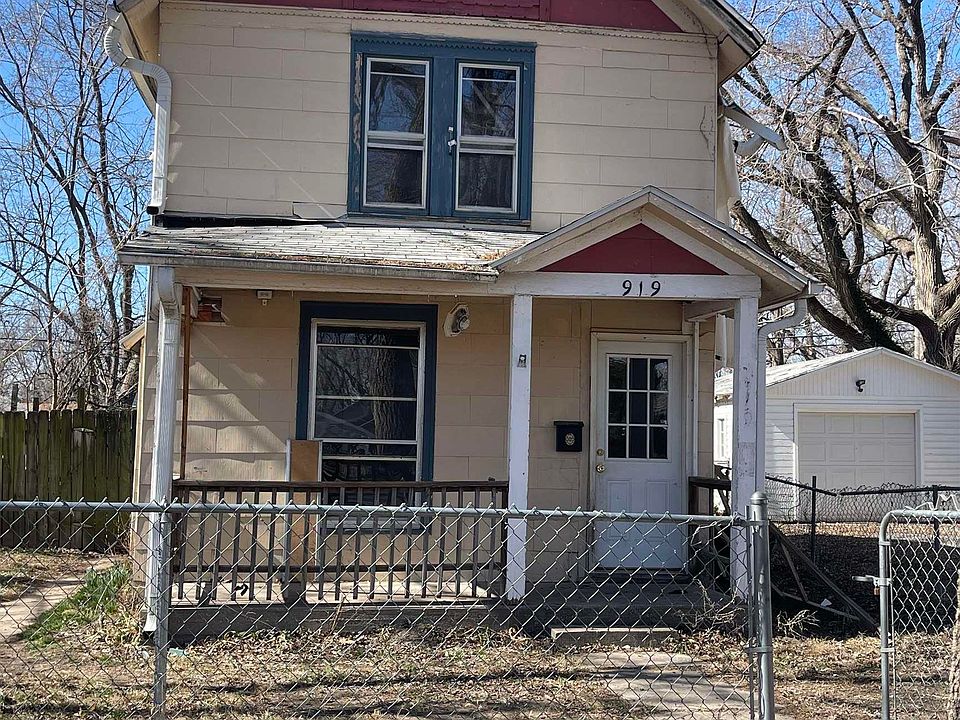 1st image of 919 NE Winfield Ave