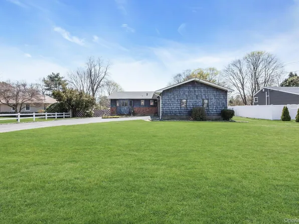 760 Hubal Street, Bohemia, NY 11716