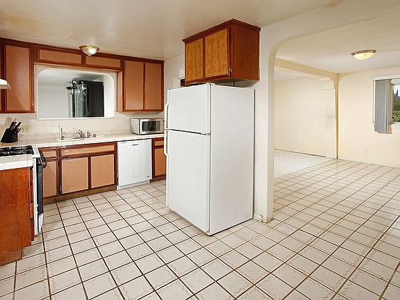 5th image of 8400 Hanna Ave