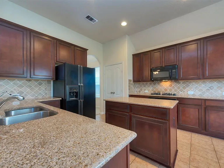 6906 Patterson Dr — Photo 10