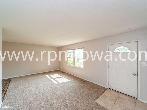 3rd image of 300 5th Ave NW