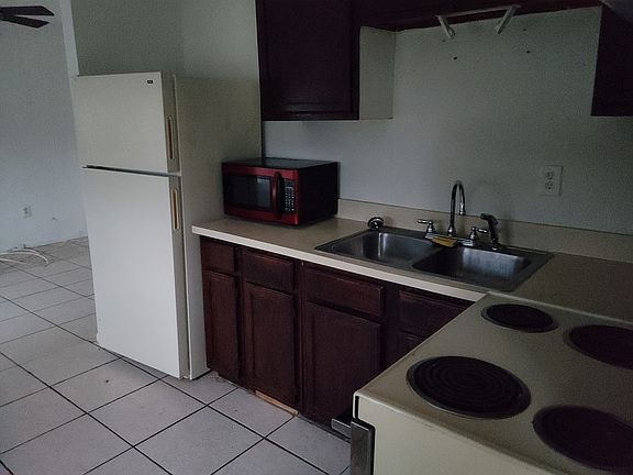 3rd image of 253 E Phoenix St