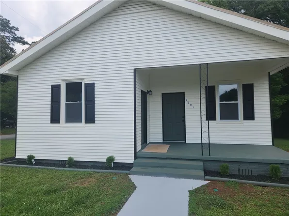1201 Goddard Ave, Seneca, SC 29678