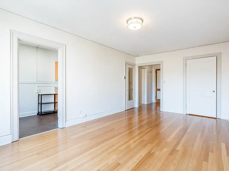 Davison Apartments — Photo 6