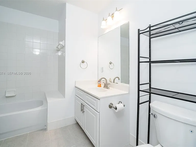 1200 Town Center Dr #513 — Photo 5