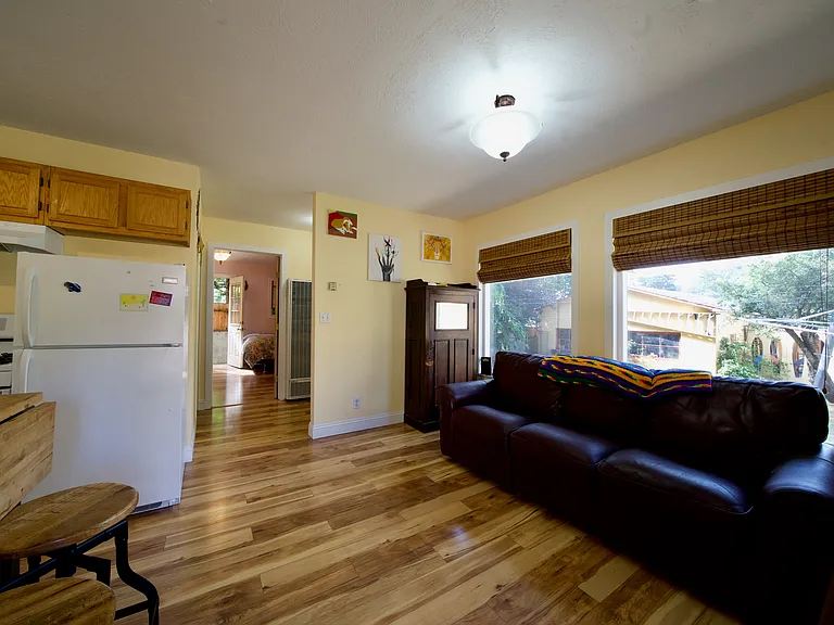 224 Winona Ave — Photo 4