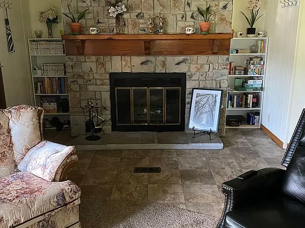 118 SE Willow Way, Topeka, KS 66609