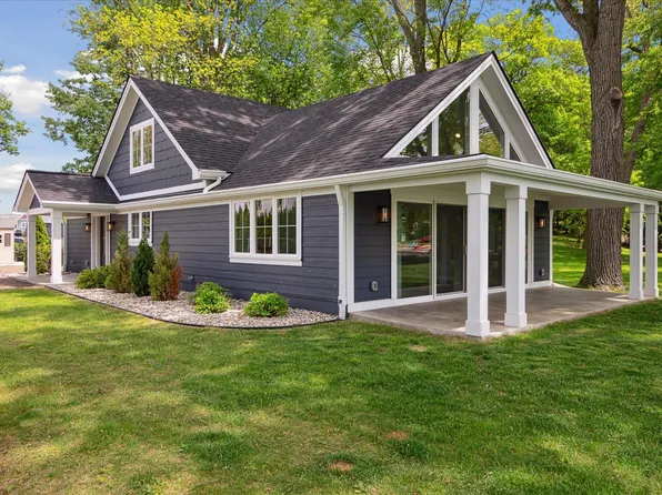 5150 Redding Dr, Pinckney, MI 48169