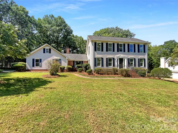 1871 Tara Trl, Lancaster, SC 29720