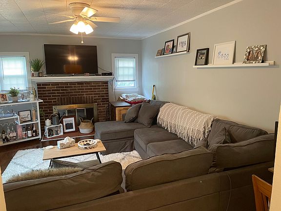 Living room w/fireplace