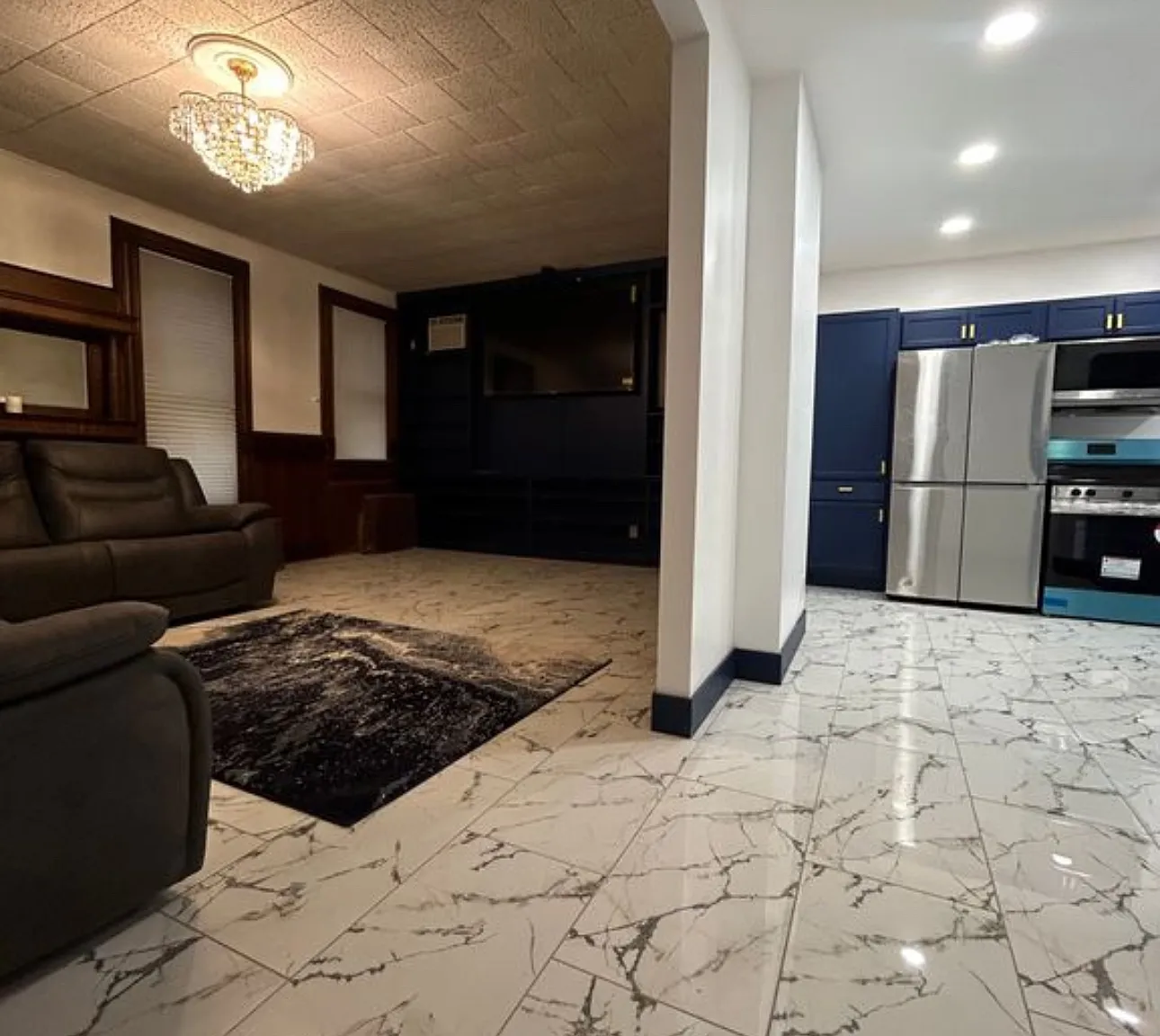 9 bed, 4.5 bath, 5258 sqft, $7,425 — Photo 2