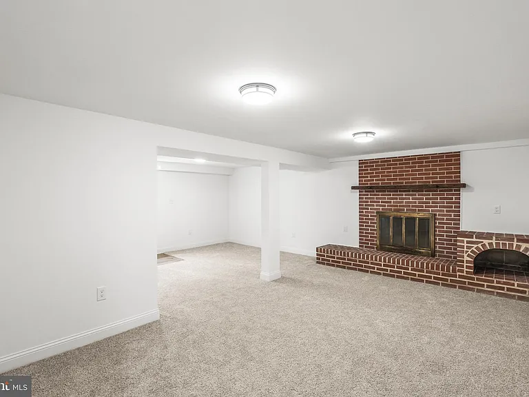 313 Windsor Ct — Photo 55