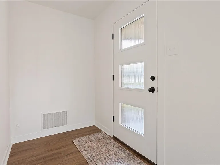 2305 N 15th St — Photo 3