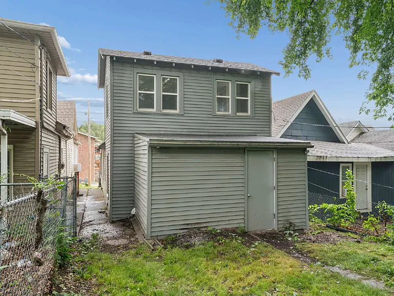 1049 Calvin St — Photo 32