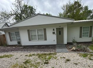 520 W Maple St, Marshfield, MO 65706