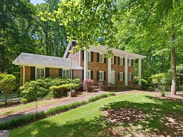 110 Valleybrook Dr, Fairburn, GA 30213