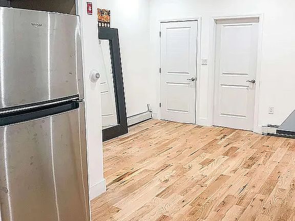 3rd image of 424 Hart St APT 1