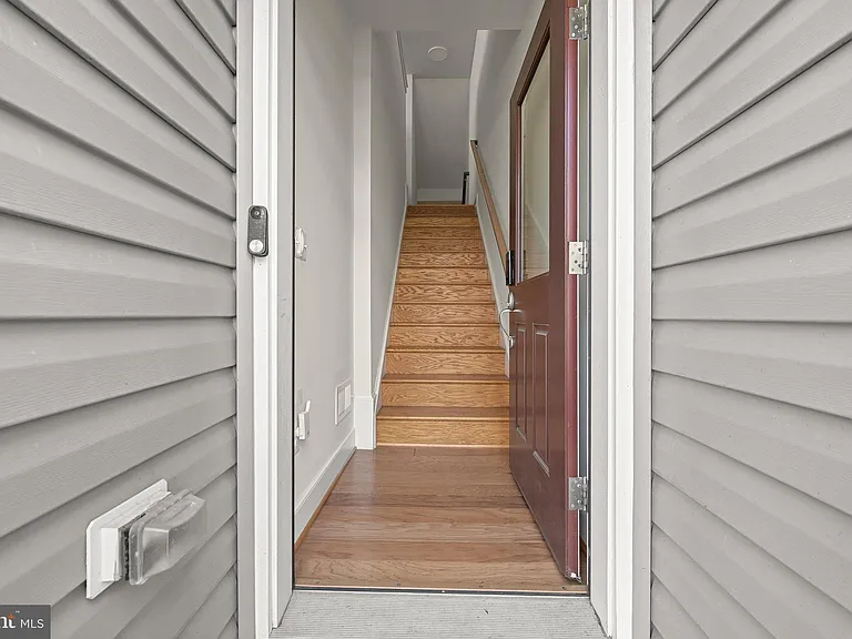 212 Upper Brook Ter — Photo 3
