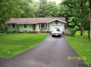 20 Chaundray Ln, Averill Park, NY 12018