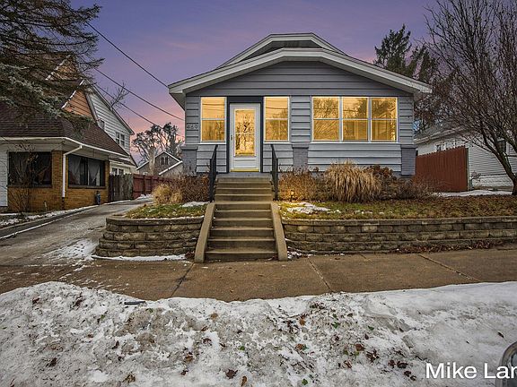2nd image of 469 Julia St NE