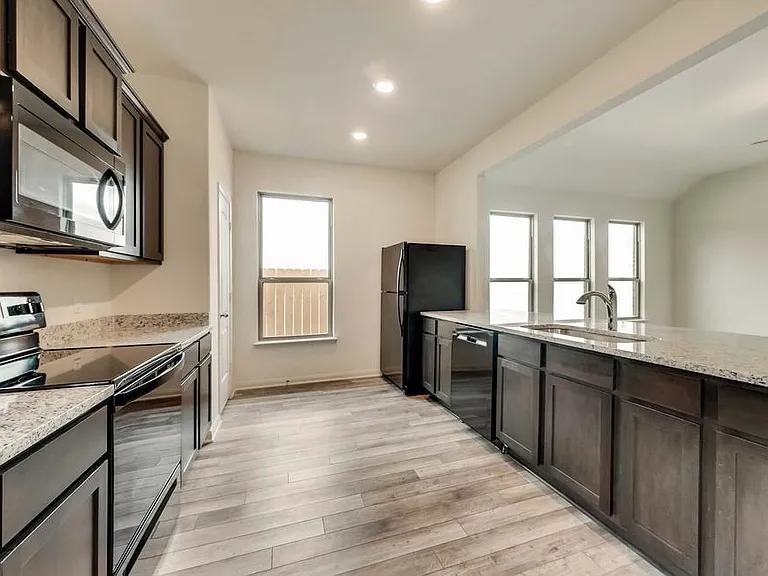 1707 Cotton Blossom Ln — Photo 8