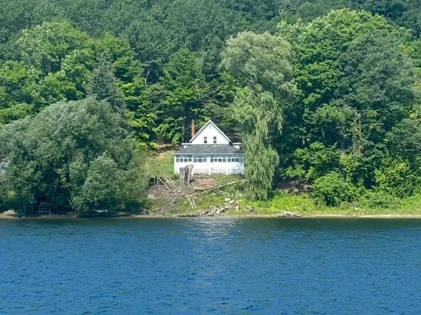 383 Champlain Rd, Penetanguishene, ON L9M 1S3