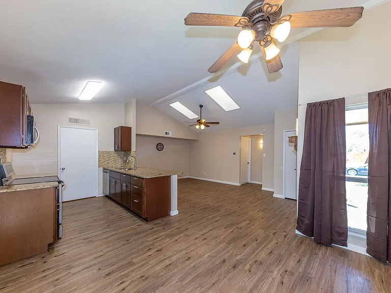 4603 Chapman St — Photo 6