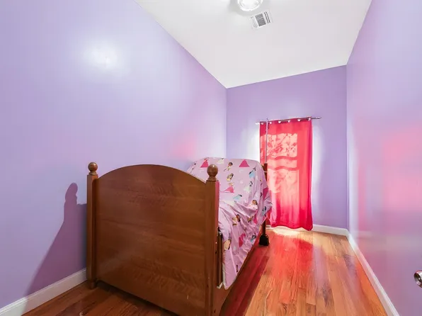 1303 Summit Avenue image 10 of 21