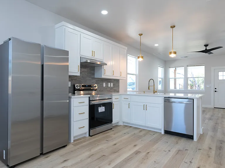2231 Denison St — Photo 6