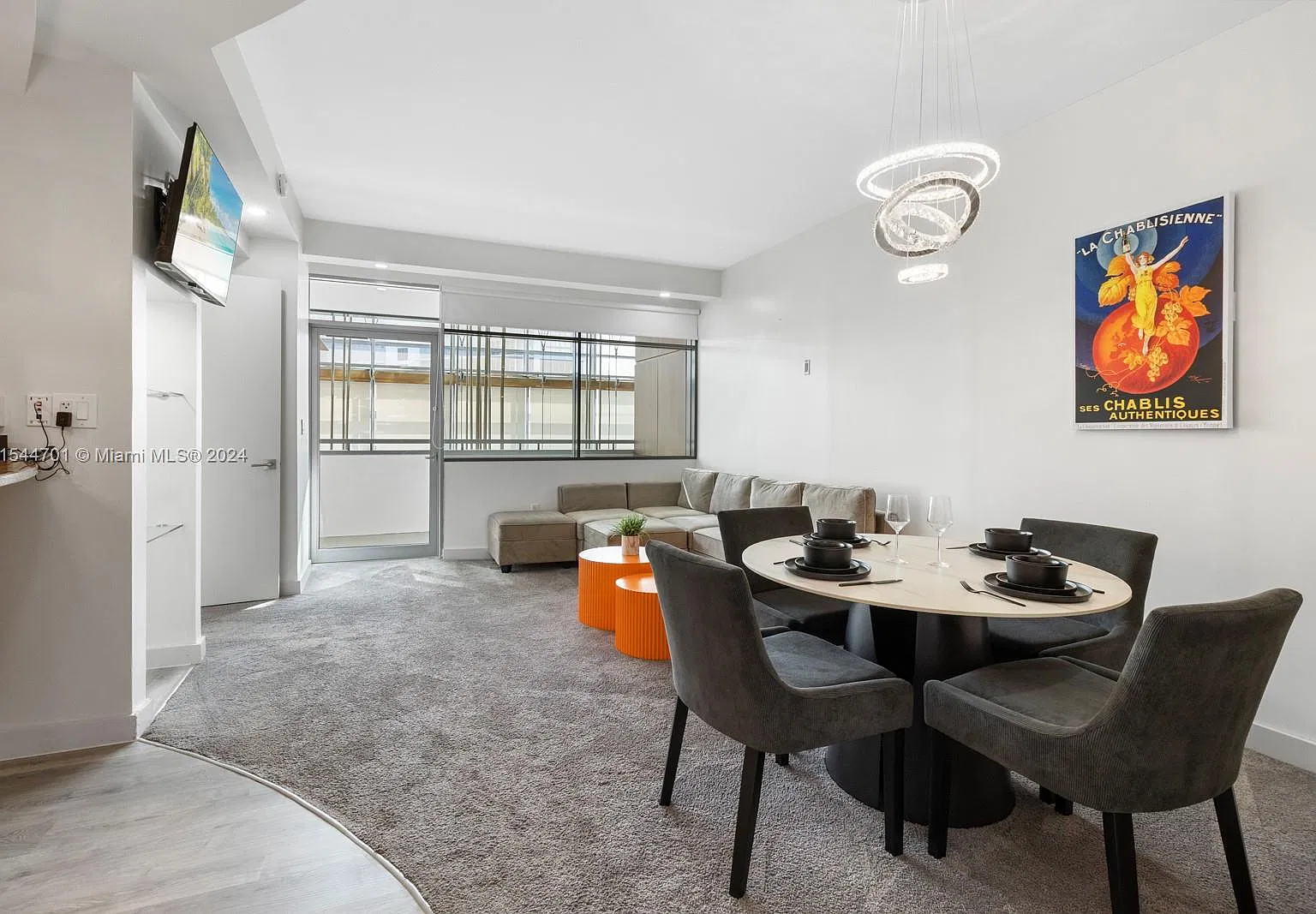 1 bed, 729 sqft, $3,400 — Photo 2