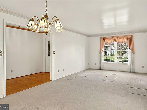 4th image of 6985 Fairway Dr E
